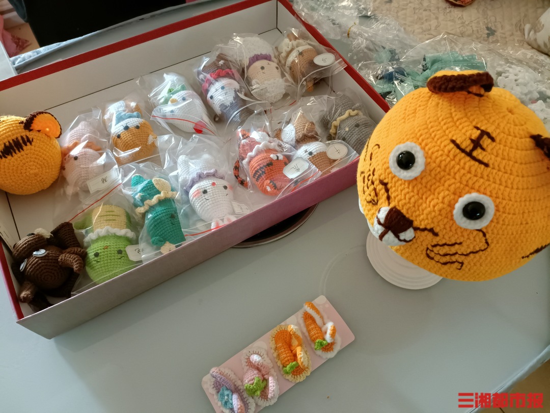 JN体育“萌兔”上新！湖南非遗钩编大师编十二生肖迎新春(图3)
