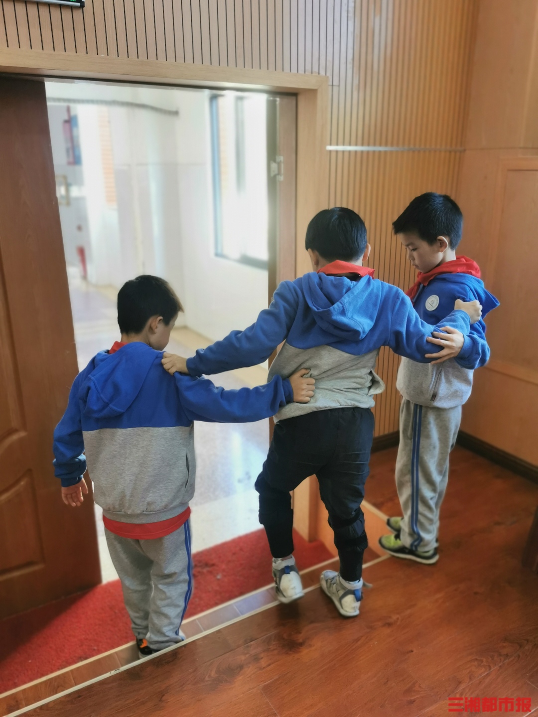 26℃丨小学生连续5年爱心接力,助“肌无力”同学出行 - 城事 - 新湖南
