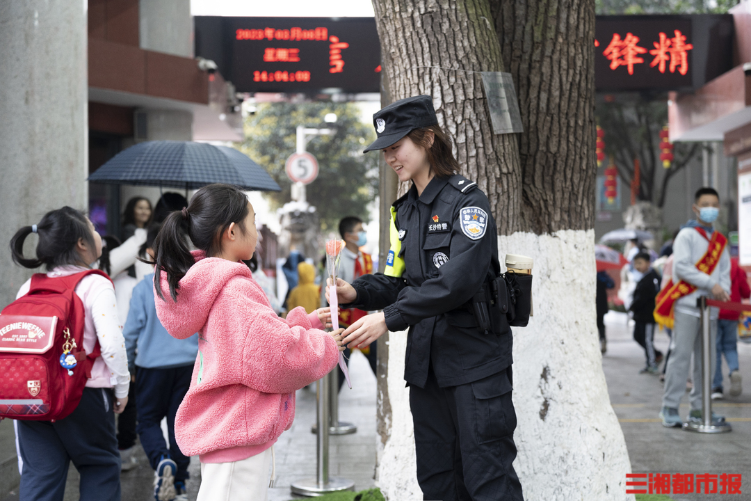 戴上警帽,她们是可盐可甜的“女汉子” - 城事 - 新湖南
