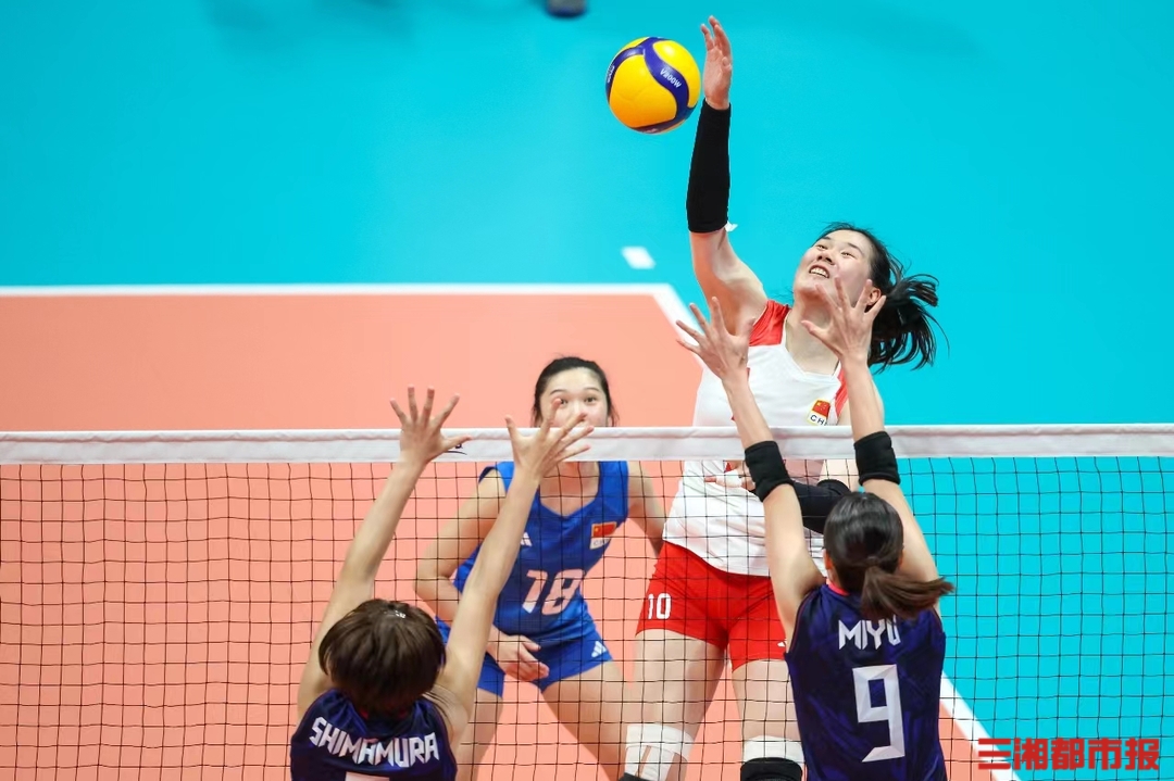杭州亚运会女子排球决赛现场,中国女排对战日本女排,以3比0拿下冠军