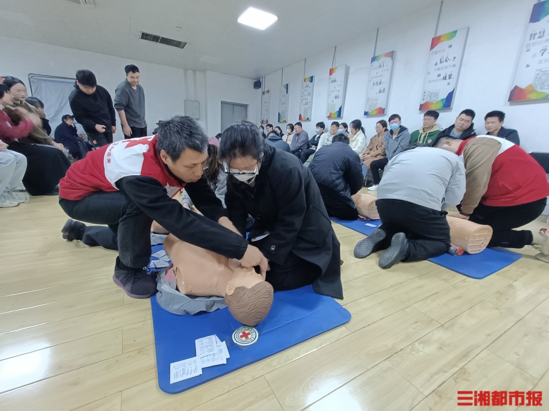 急救“黄金4分钟”!救护培训走进长沙地铁站,2300余名学员通过考试 - 视频号 - 湖南在线 - 华声在线