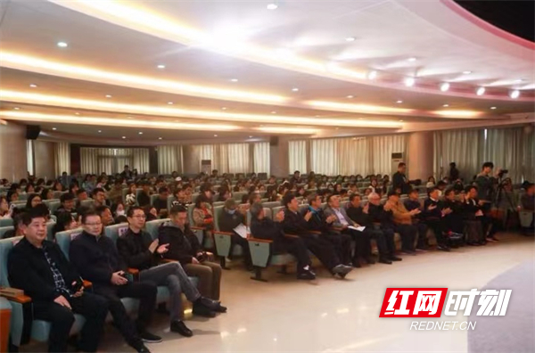 “红色文化 民族复兴”书画作品巡展师大站在湖南师范大学举行