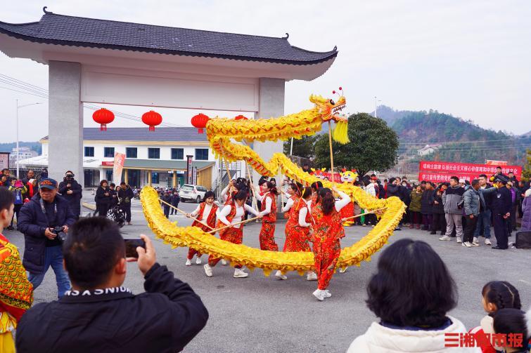 舞動金龍 通訊員供圖)三湘都市報1月27日訊(全媒體見習記者 曾冠霖