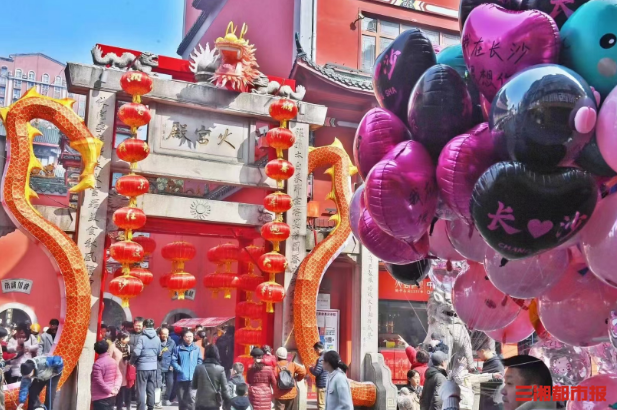 锦绣中国年丨422万人！春节五一商圈成各地游客打卡地