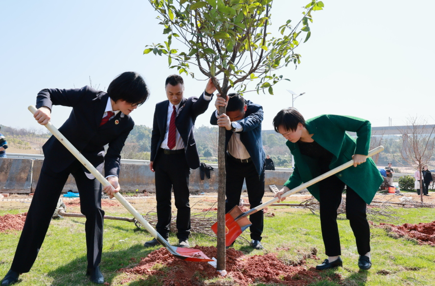 湖南检察举行“检护绿心”主题公益活动
