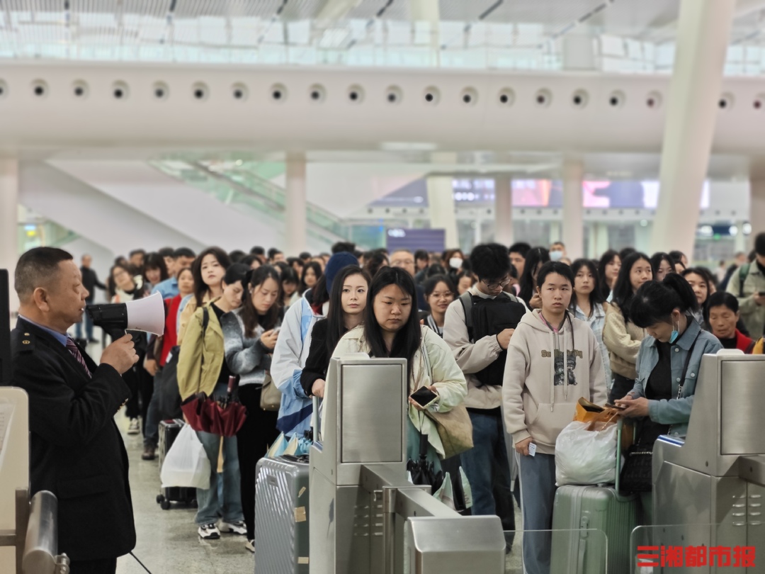 迎返程客流高峰，假期最后一天广铁预计发送旅客231.8万人次