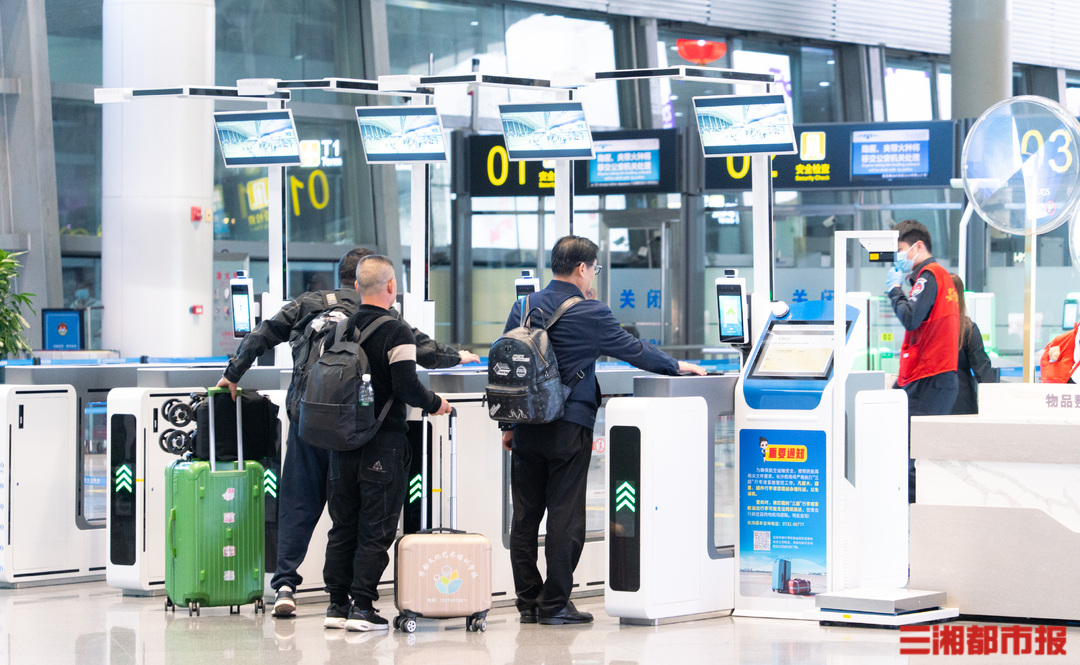 恢复至2019年的101.1%，湖南机场清明假期客流达27万