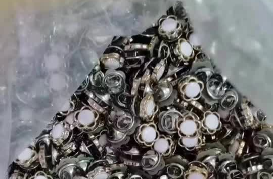 将纽扣装在一起就能挣钱？百余人遭遇兼职骗局