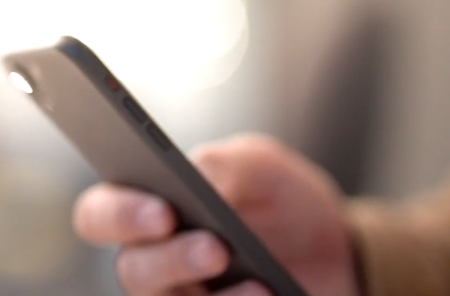 孩子沉迷于手机，专家支招家长如何应对