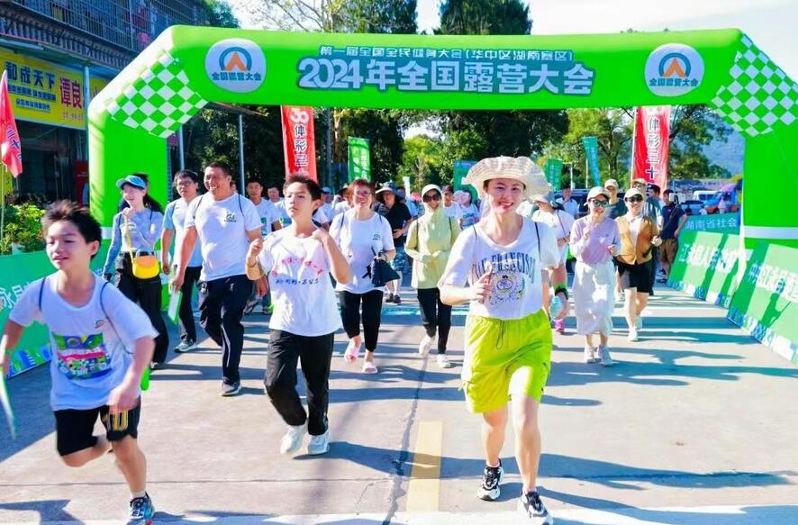 可以開機(jī)車去“摸魚”，這場(chǎng)健身大賽“悠閑”得很