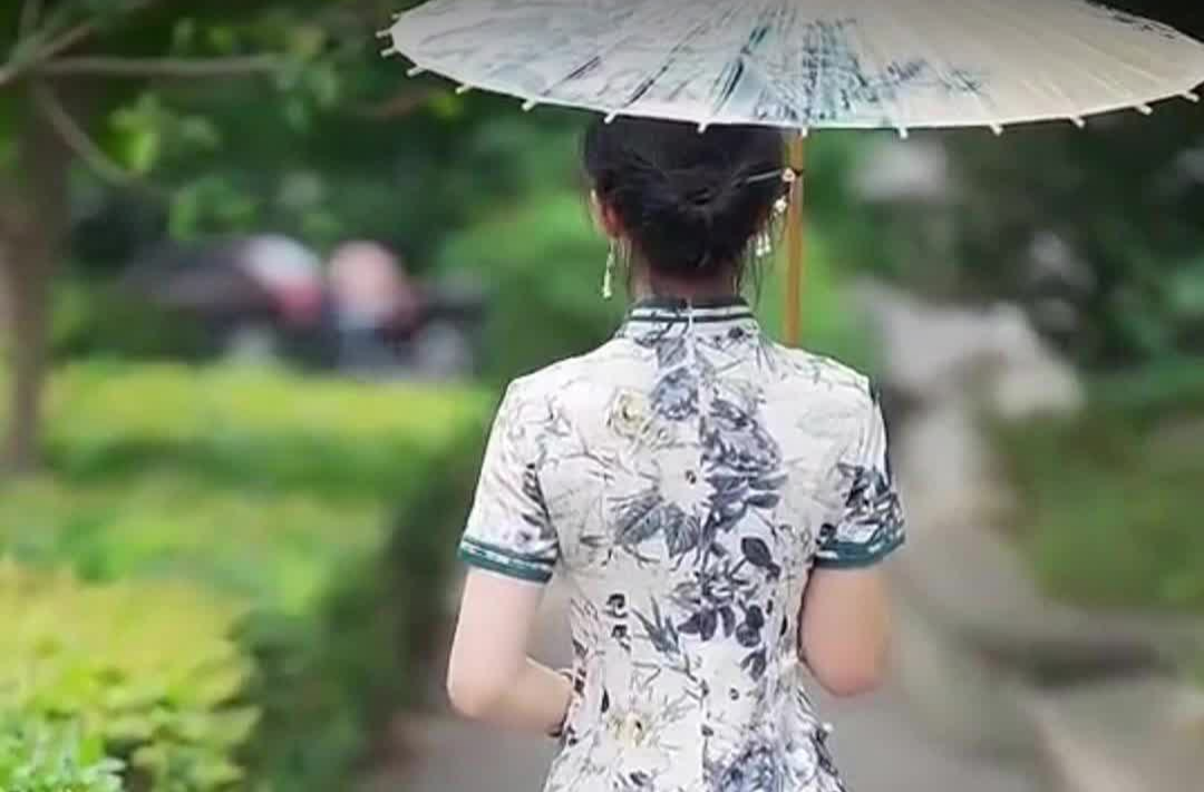 高价“名媛班”盛行，警惕背后的婚恋消费陷阱