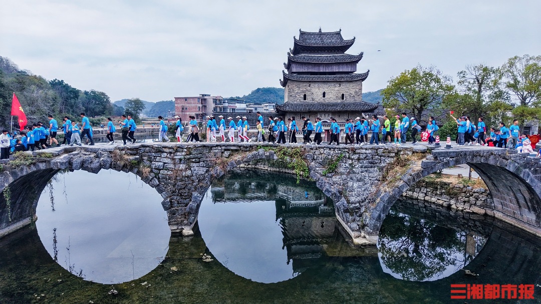 闻着柚香跑马！四千人“穿越”江永千年古村落