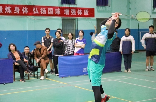 以球为媒，体育经济上分