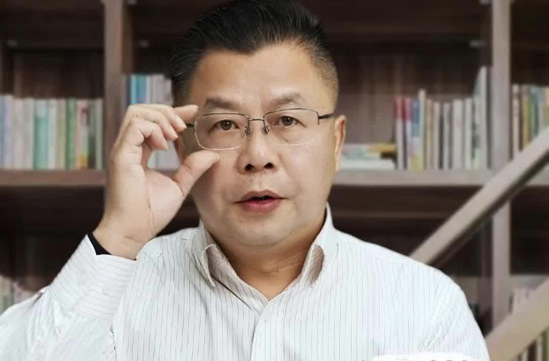 军哥说新闻｜逃逸式辞职？难逃恢恢天网