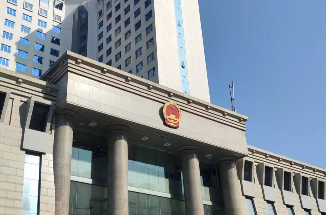 男子取保候审期间跳湖救人，法院：重大立功，从轻处罚