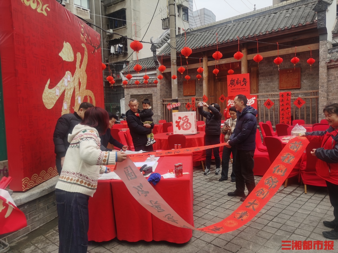 新春走基层｜“百家饭”香飘四溢，团圆宴聚起邻里情