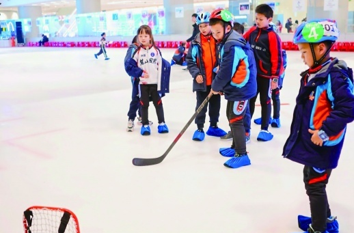 湖南有10家滑雪场和冰场，长沙设22所冰雪特色学校