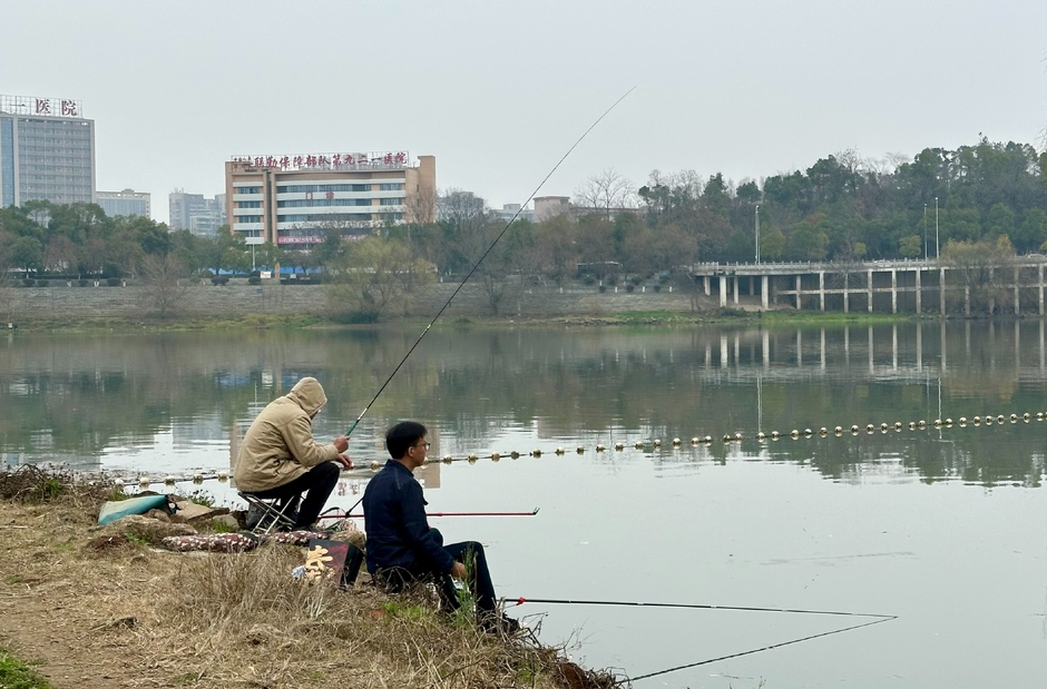 钓竿甩出新浪潮，年轻人纷纷入圈“水上高尔夫”