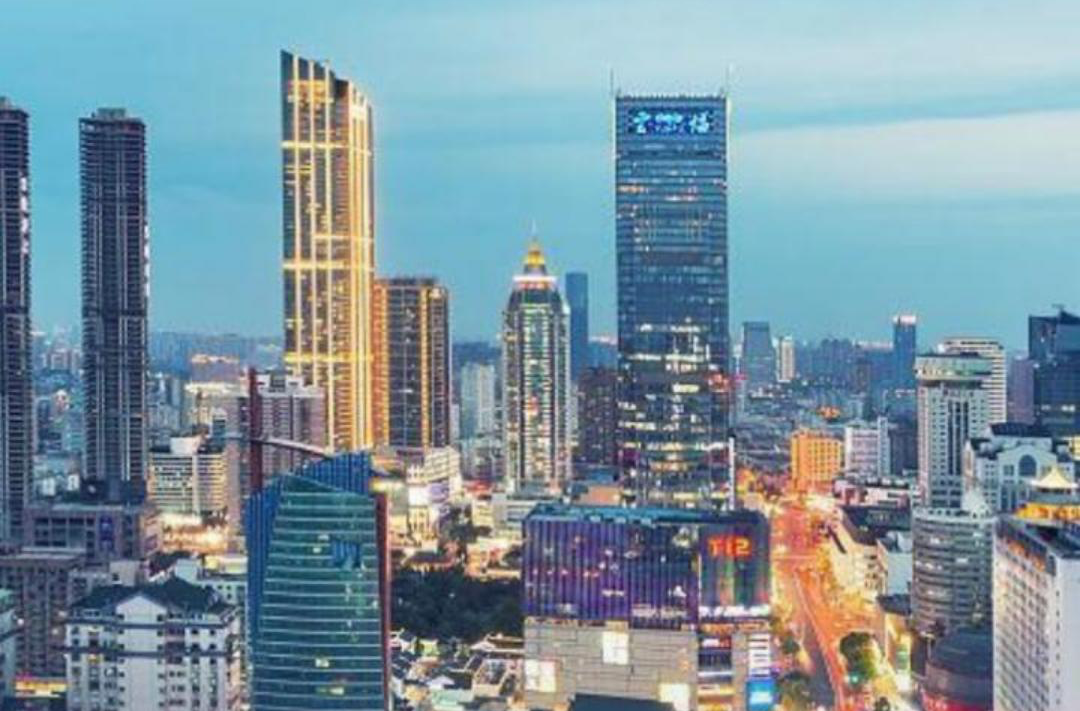 中央财政支持实施城市更新行动，向超大特大等重点城市倾斜