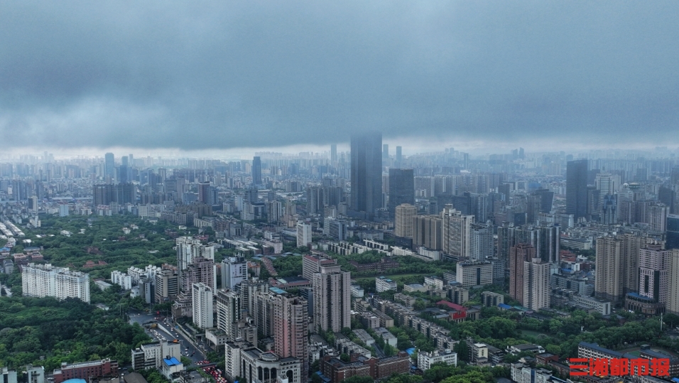 达瞰丨打雷闪电，长沙的周末又下雨了