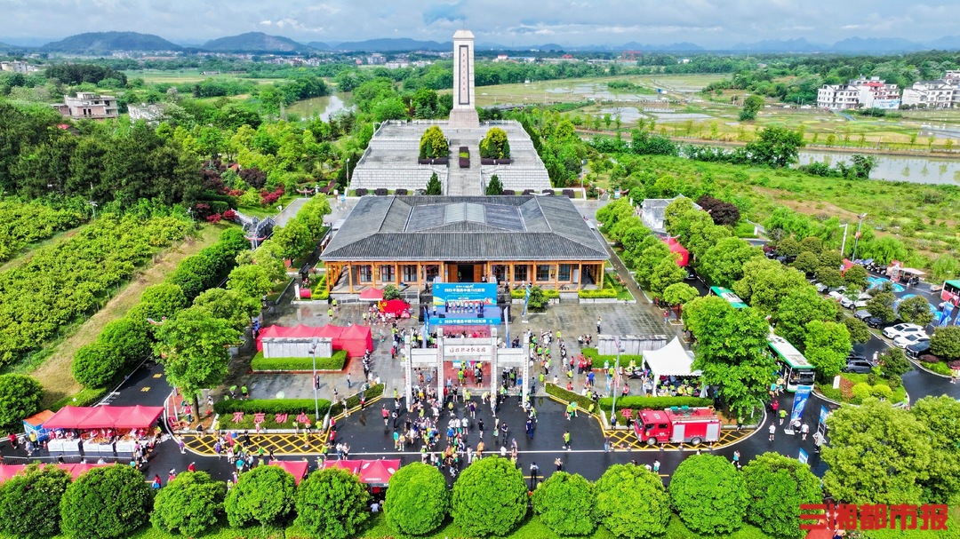 3000名跑友奔跑在春日沅水河畔，看雪峰山色與萬年稻香“交織”