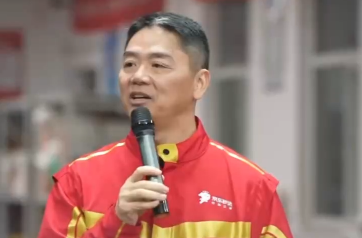 送完外賣后，劉強(qiáng)東飯桌聊天：20年前就堅(jiān)定“要給兄弟們上五險(xiǎn)一金”