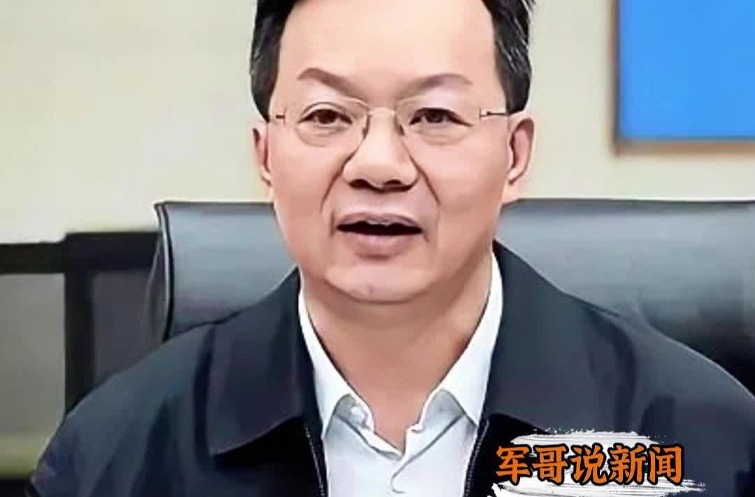 軍哥說新聞丨結(jié)交政治騙子，大肆斂財(cái)“內(nèi)鬼”李剛，官宣被捕