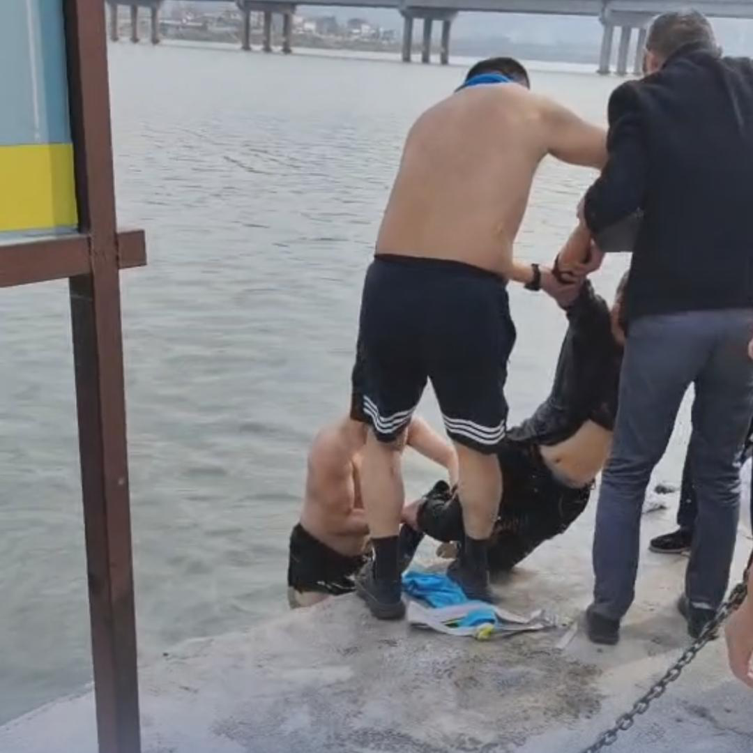 26℃丨慈利“晨跑双侠”勇救落水老人