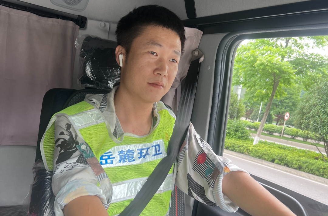 26℃｜迷路遇环卫司机暖心送回，85岁老人手写3页感谢信礼赞