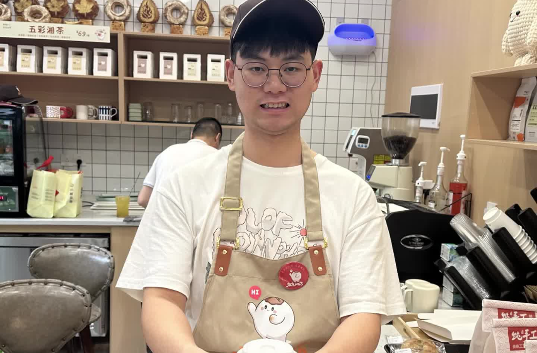 湖南“友友的店”正式开业，23岁听障小伙想当咖啡师