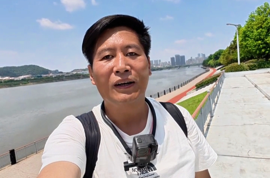 宝哥和导盲犬阿尔法又来长沙了，在橘子洲上遇见“最美风景线”