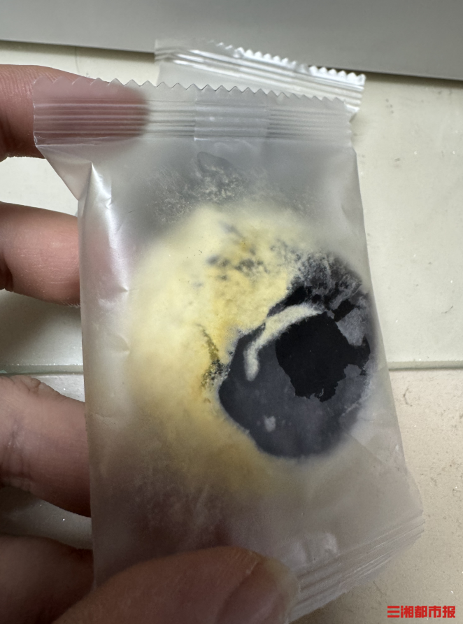犇犇帮帮团|网购紫米饼保质期内出现霉变，“疆小娃甄选”店铺：“退一赔三”