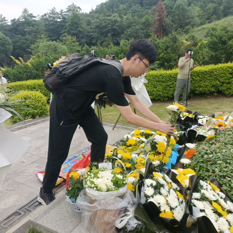 4年来长沙祭拜5次，南京小伙：袁老是我的偶像