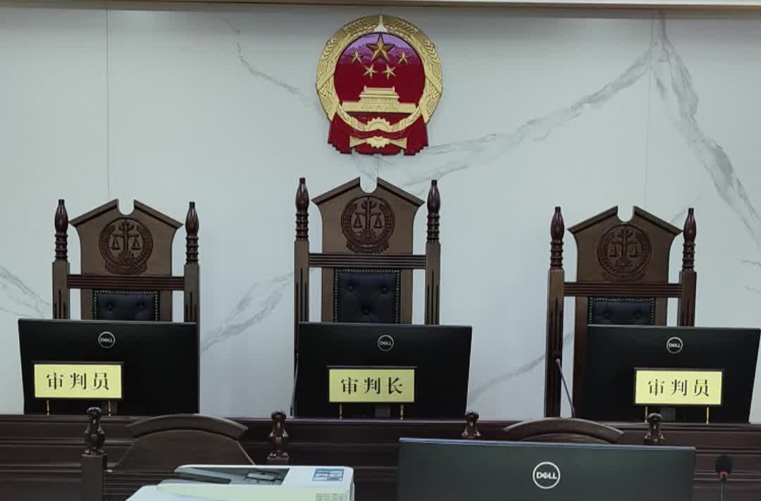 穿拖鞋在饭店如厕摔伤索赔18万元，法院：自担七成责任