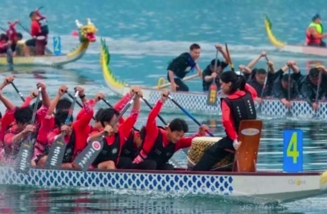 湖南24支龙舟栖凤湖劈波斩浪，中国传统龙舟大赛（古丈站）收官
