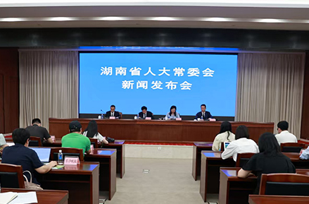 监护人应合理安排孩子使用网络时间！《湖南省促进学生心理健康条例》7月施行
