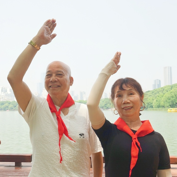 戴红领巾、唱儿歌，长沙20多位老人“六一”忆童年