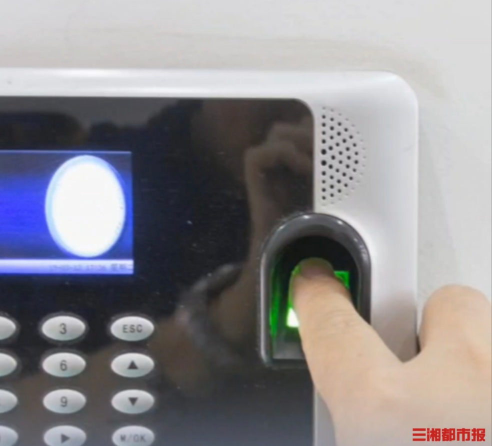 员工两年迟到48次被解雇起诉公司，法院：每月3次免罚≠许可