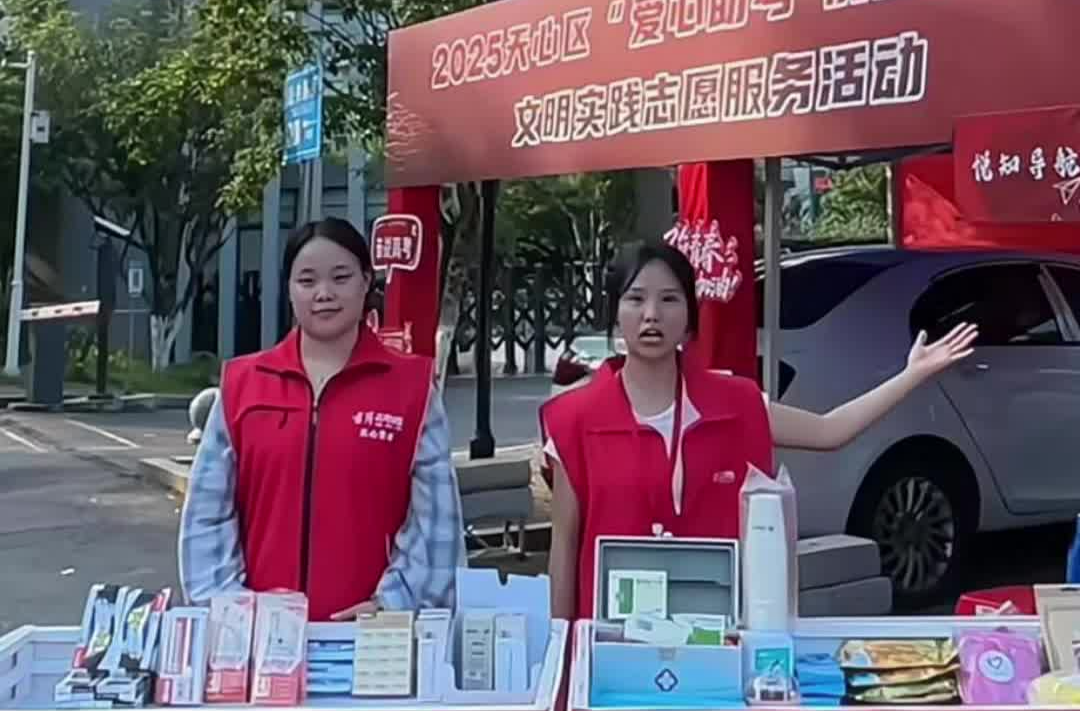 文具、防暑药品、雨伞配齐，长沙志愿者搭建爱心护考点