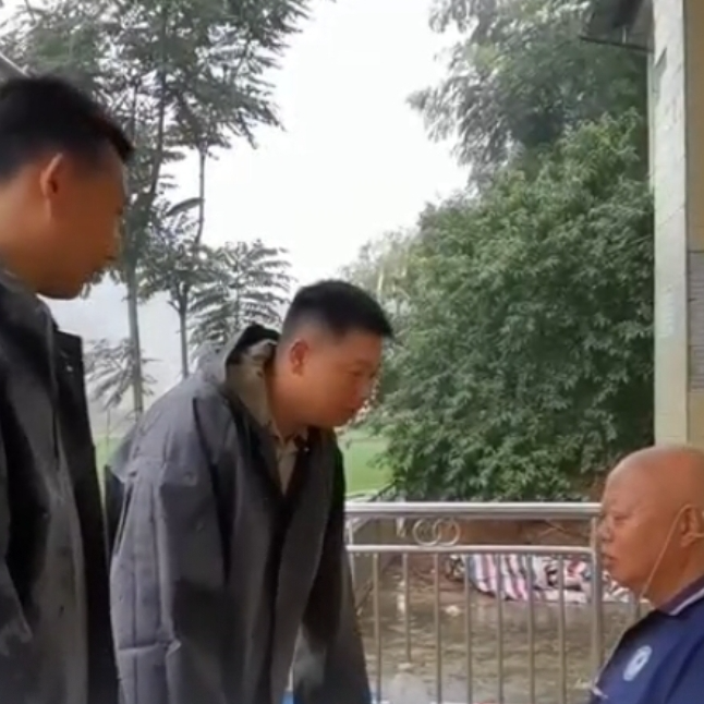 防汛火线|益阳桃江县伍家洲村及时避险，敲门挪床守护群众安全