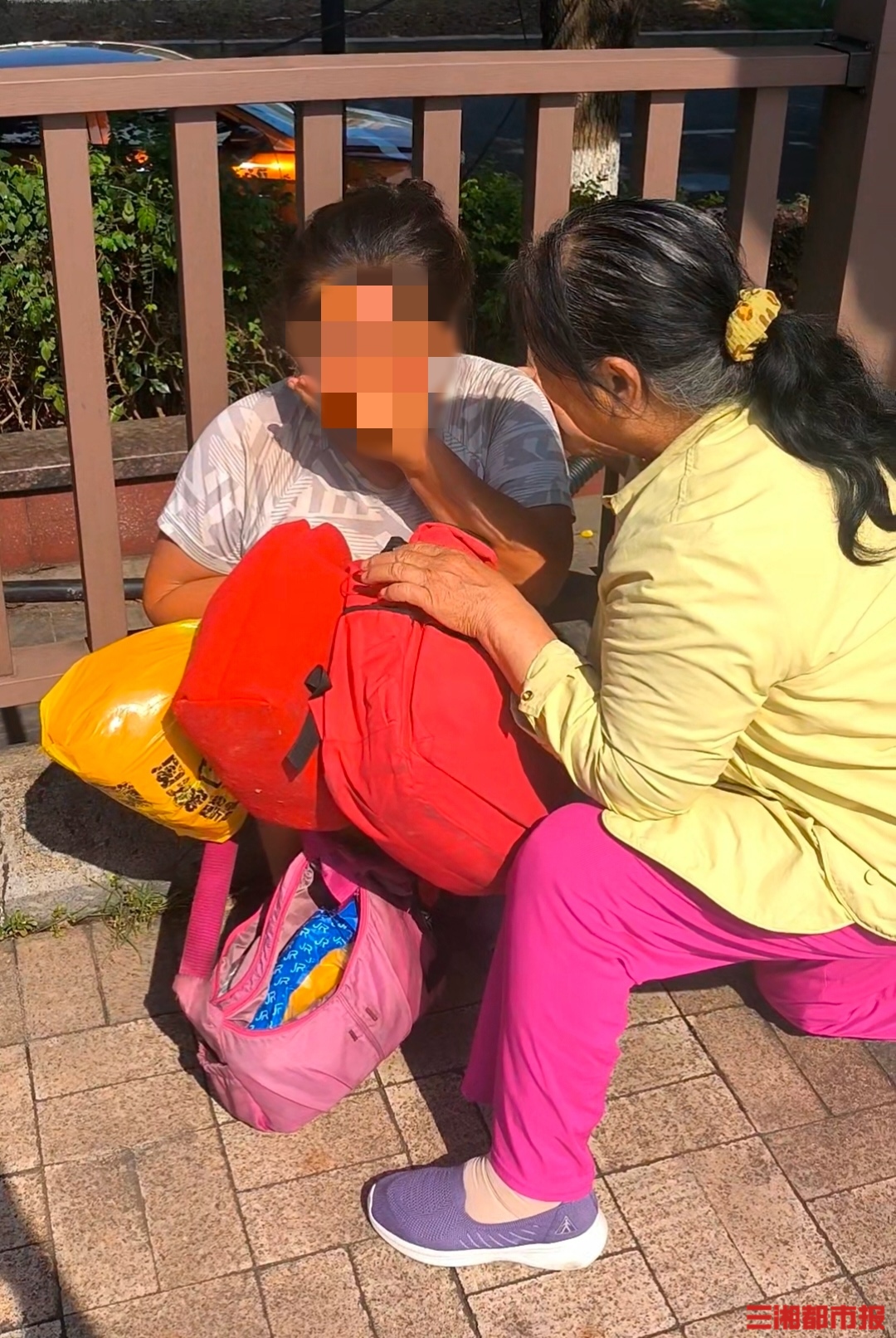抑郁多年，认不出家人，志愿者帮助走失10年女子与家人团聚