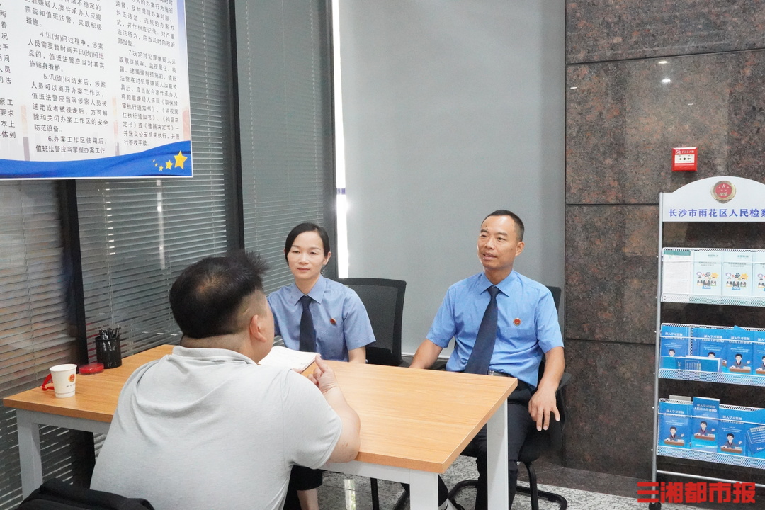 送餐时意外摔骨折保险拒赔，检察官历时两年帮外卖小哥“讨债”
