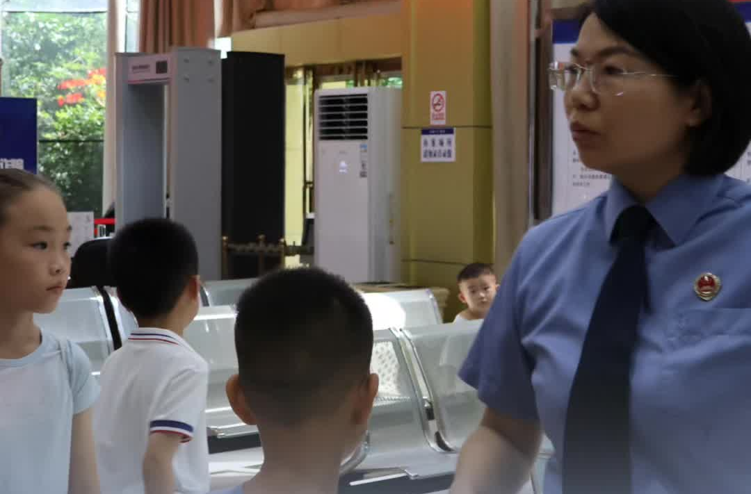 播撒法治種子，岳麓區(qū)檢察院開展“小小檢察官之旅”親子活動
