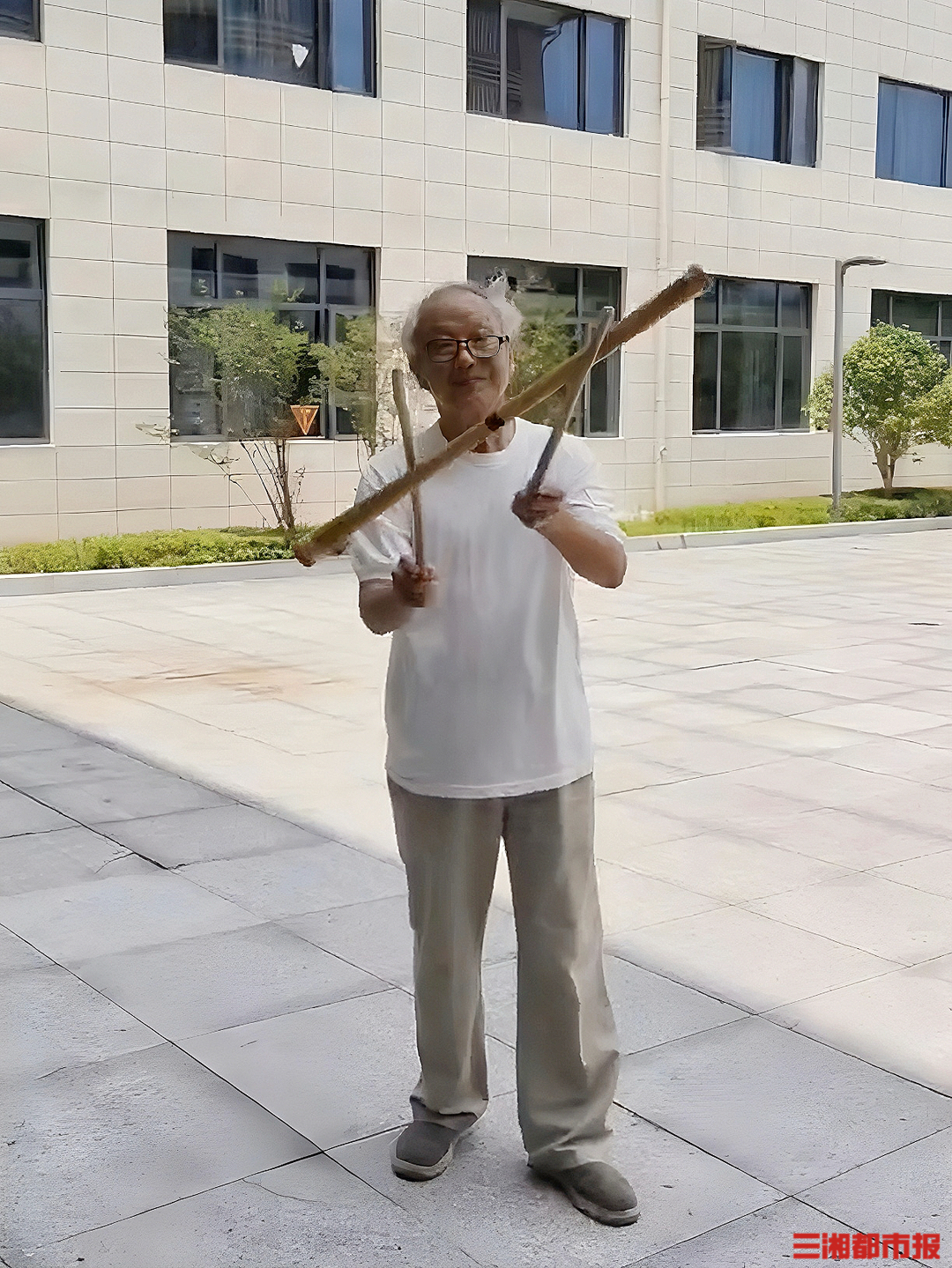打花棍11年，85歲長(zhǎng)沙爹爹越玩越年輕