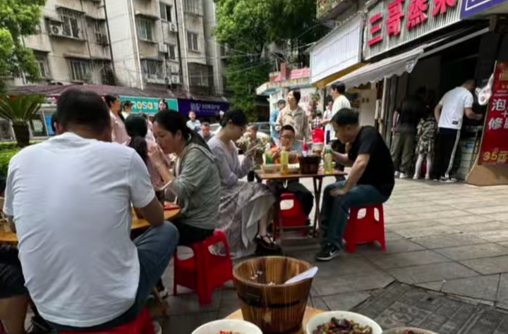 小餐飲經(jīng)營面積上限擴(kuò)大10平方米，湖南食品“三小”新規(guī)今日正式實(shí)施