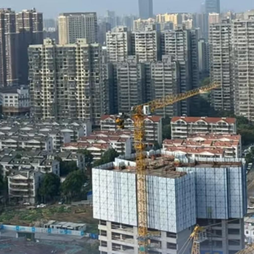 高铁新城两地块成功商改住，周边商场、学校等配套
