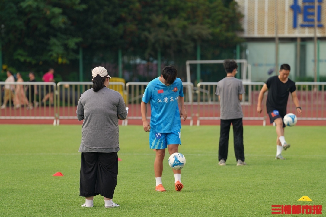 热烈祝贺我校女足湘超联赛 - 湖南省足球超级联赛赛程`直播`积分榜队员入选2025年全国U14女子精英球员选拔营