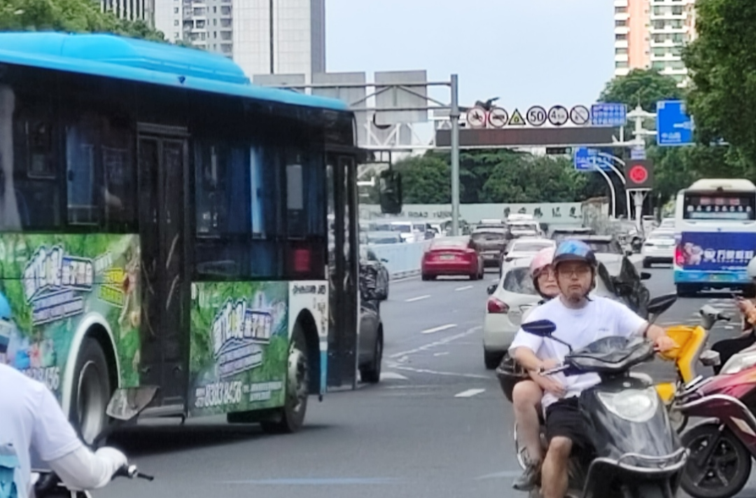 新车主动刹车系统频频失灵，消费者起诉要求退一赔三