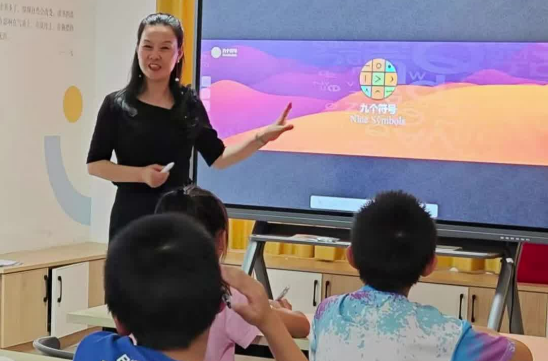 义务辅导学生150人次，社区“王妈妈”用行动感恩社会