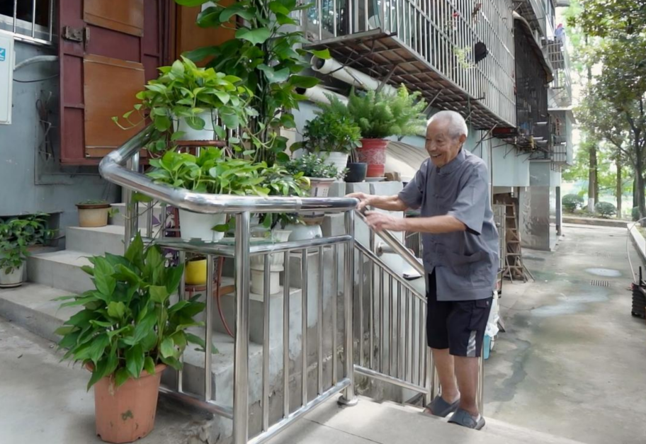 从战场烽火到福彩暖阳，九旬抗美援朝老兵家庭适老化改造焕新颜